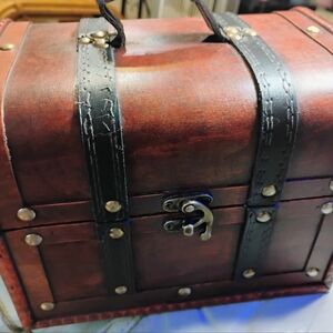 🔥VINTAGE LEATHER, WOOD, EUROPEAN STYLE MEN'S BROWN AND BLACK KEEPSAKE BOX.